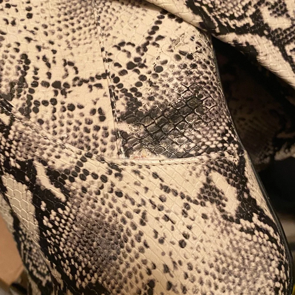 STEVE MADDEN BOOTS - Picture 17 of 17